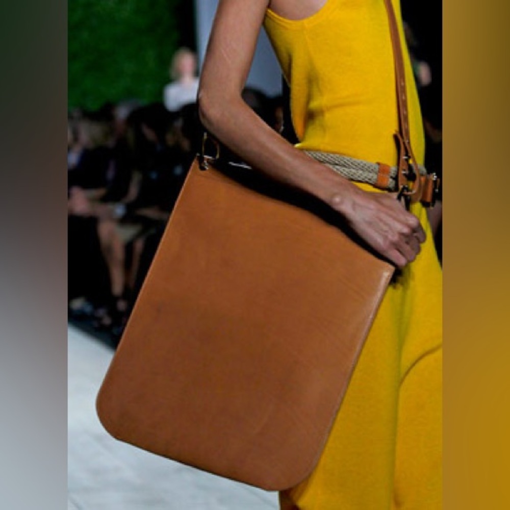 MICHAEL KORS 2011 Runway Flat Leather Tote